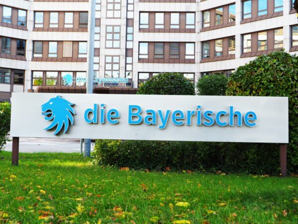 Die Bayerische Beamten Kfz-Versicherung Schadenhotline